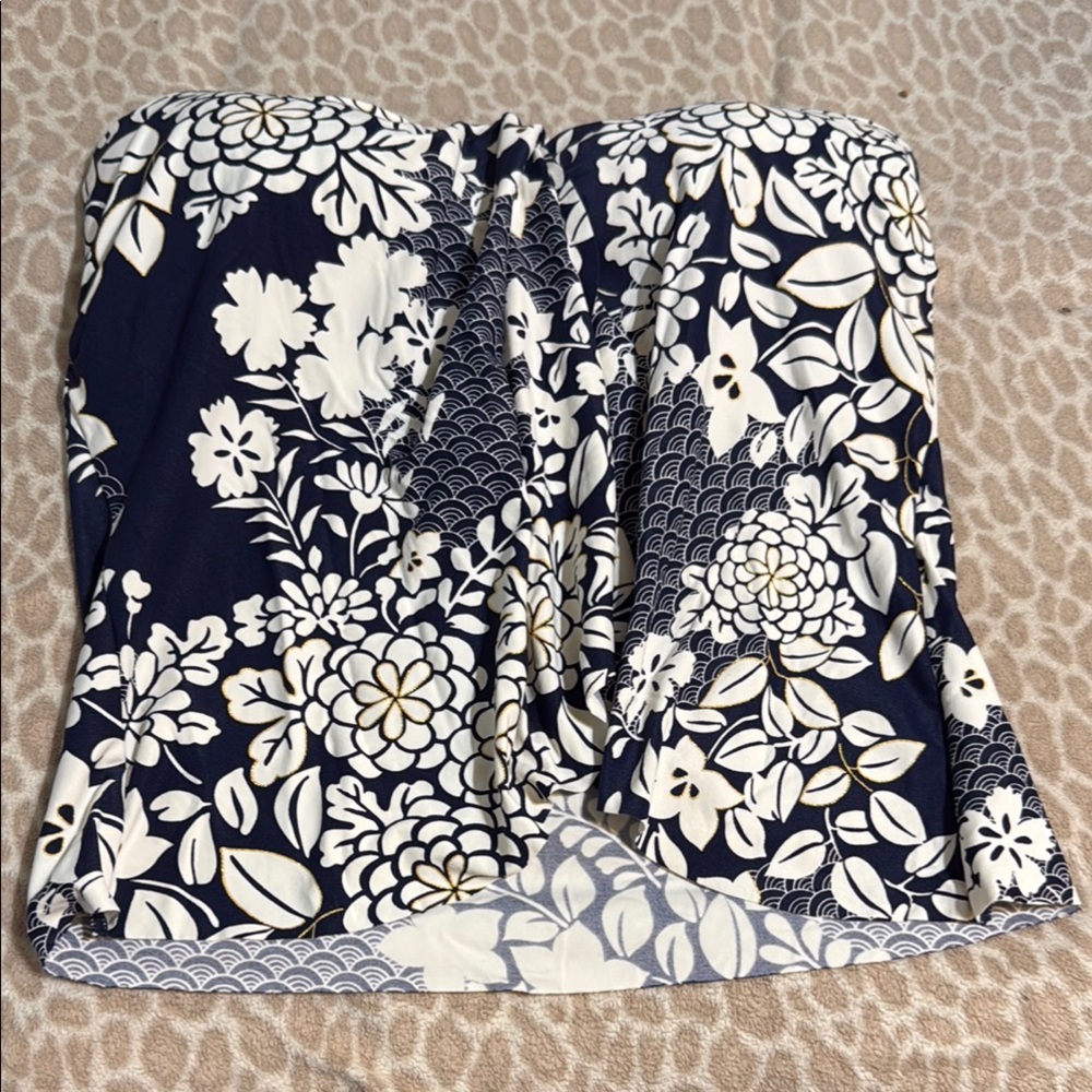 Vince Camato Floral Strapless Tankini Top in Navy and White